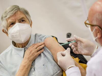  Vaccini Covid, i rischi della «falsa sicurezza» dopo la prima dose 