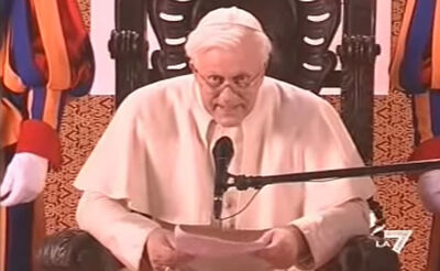  Ratzinger, un Papa anti-televisivo ma sempre al centro dell'attenzione 