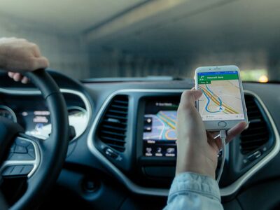  Google Maps, Waze e gli altri dovranno nascondere la posizione della polizia a bordo strada. Almeno in Francia 