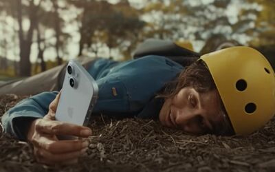  Sapevate che il display degli Iphone 15 è super resistente? Ecco il nuovo spot 