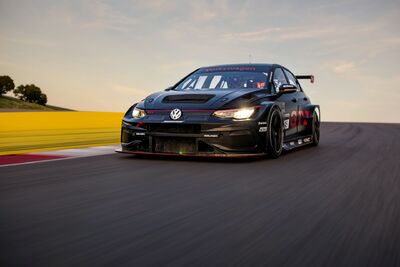  La Volkswagen Golf Gti 50th Anniversary Edition alla 24 Ore del Nurburgring 