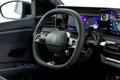  Renault 4, gli interni del nuovo crossover elettrico 
