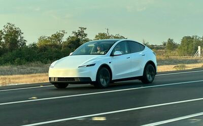  Tesla Model Y Standard, nuovi dettagli sul modello più accessibile: spoilerato anche il presunto prezzo 