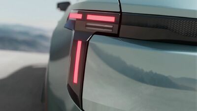  Dacia Striker, teaser dell’auto da famiglia che tutti aspettano 