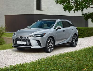  Lexus RX, debutta la quinta generazione: anche Plug-in 