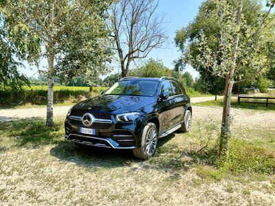  Mercedes GLE 350 de: gigante ibrido Diesel (plug-in) da 100 km elettrici | Video 