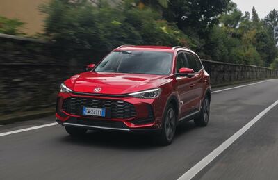  MG ZS solo a Benzina arriva in Italia. Allestimenti e prezzi 