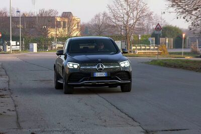 Mercedes GLC Coupé 300 de 4Matic: ibrida plug-in a gasolio | Recensione e Video 