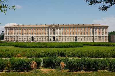  Quante stanze ha la Reggia di Caserta? 
