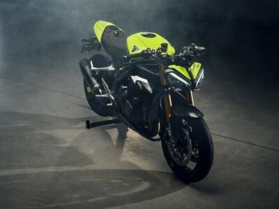  Triumph Speed Triple 1200 RX: limited edition in 1.200 esemplari in tutto il mondo 