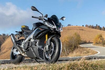  Aprilia Tuono V4 Factory: Aleix Espargaró in pista con la potente naked 