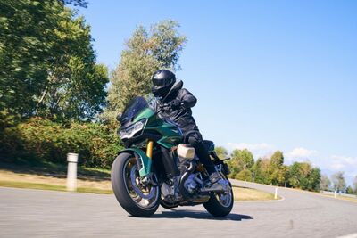  Moto Guzzi V100 Mandello: tratti estetici e tecnologia che comunicano dinamismo 