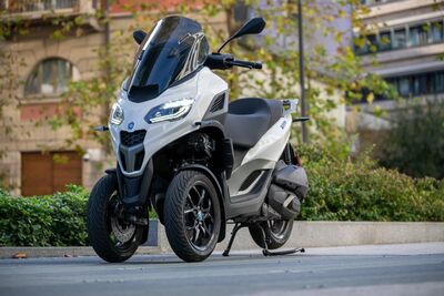  Piaggio Mp3 310 HPE: Sicurezza e agilità assieme! [PROVA SU STRADA] 