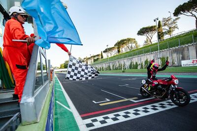  Trofeo Moto Guzzi Fast Endurance 2022: doppietta per il team 598 Corse a Vallelunga sulla nuova V7 