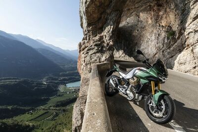  Moto Guzzi V100 Mandello: la Moto protagonista nel fumetto “Viaggio nel Tempo” 
