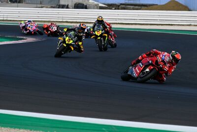  World Ducati Week 2022: numerosi appassionati in parata a Misano, Bagnaia vince la Lenovo Race of Champions 