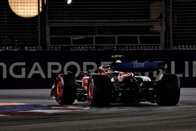  F1 | Hamilton, un primo anno da incubo in Ferrari. Button: “Nel 2026 vedremo il vero Lewis o si ritirerà” 