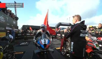  SBK | Gp Olanda Superpole Race: Razgatlioglu domina sul bagnato, problemi tecnici per Bulega 