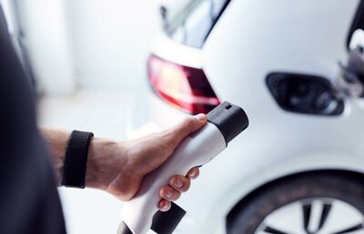  Ricarica Auto Elettriche: il cavo di serie è troppo corto? 