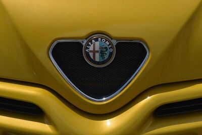  Alfa Romeo, torna a ruggire con una nuova Gran Turismo? Sguarda cattivo e fisico da Porsche, ha già tutto per sfondare (VIDEO)