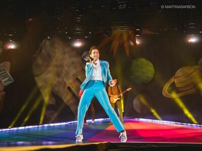  √ Mika: rinviato il tour, confermato il Concerto a Verona 