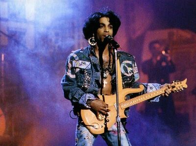  √ Prince: cancellato il documentario Netflix della discordia 