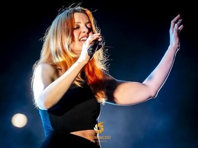  √ Noemi, annunciate le Date del suo 'Nostalgia Summer Tour' 
