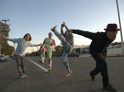  √ Red Hot Chili Peppers, il nuovo album: “Fatto con il sangue” 