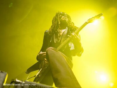  √ Lenny Kravitz live a Milano: sensualità, carisma e rock and roll 