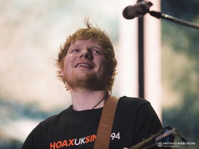  √ La nuova (vecchia) era di Ed Sheeran: ecco il singolo “Azizam” 