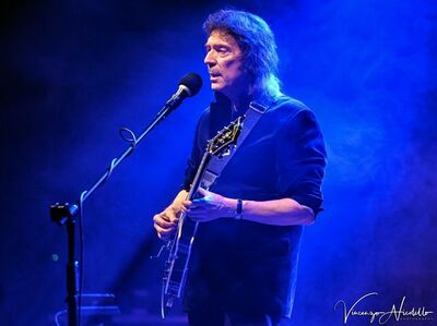  √ Steve Hackett: un'altra anticipazione dal nuovo album live 
