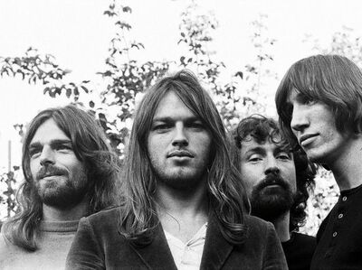  √ A Milano Apre un negozio dedicato ai Pink Floyd 