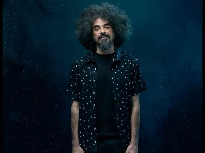  √ Caparezza: “Orbit Orbit” segna il ritorno dopo il silenzio 