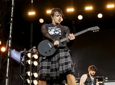  √ Yungblud, 'Hello heaven, hello' e Nuovo Album ispirato al Britpop 