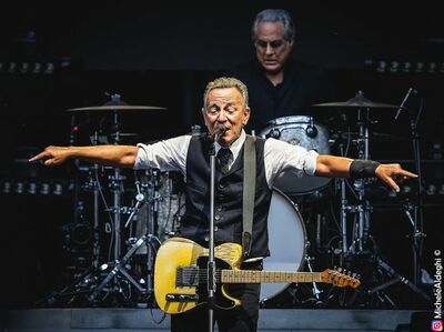  √ Springsteen: “Nebraska non è un disco normale” 