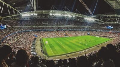 Calcio in TV: fino a 900 euro la spesa per i tifosi italiani 