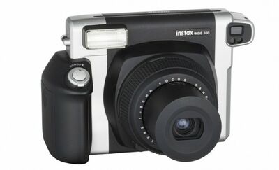  Fujifilm Instax WIDE 300, istantanea pro che restituisce il sapore della fotografia 