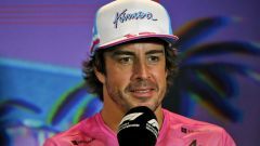  Alonso: nel 2022 più punti di penalità che in classifica, ma si consola con nuova fiamma 
