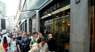  Da Gucci a Valentino fino a Chloé: chi sale e chi scende nella classifica di Lyst. Giù i brand di lusso, su fast fashion e sneakers 