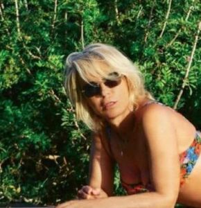  Maria De Filippi in costume sembra una ragazzina ecco come avere il suo fisico 