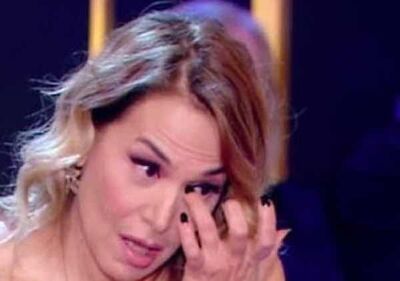  Barbara D’Urso piange perchè lo studio Di Pomeriggio 5 è caduto a pezzi 
