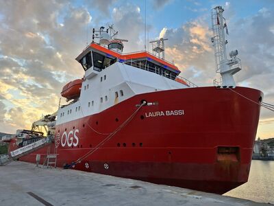  Ricerca: la rompighiaccio Laura Bassi fa rotta verso la Nuova Zelanda con un carico speciale diretto in Antartide 