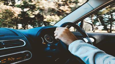 “E’ l’auto del mio compagno”: NON PUOI GUIDARLA, è ufficiale: dal 15 Aprile Divieto Assoluto I Lo dice la legge