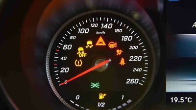  Spia Motore, suona il clacson per 30 secondi: ecco il trucco dei meccanici