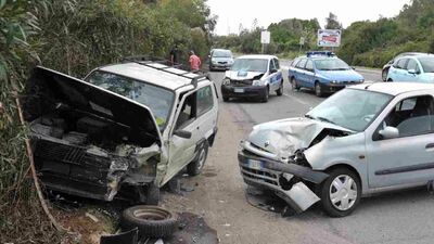  Follia di un 15enne a Pisa: prende la macchina e inizia a guidare per le strade | Si da alla fuga dopo aver causato un incidente