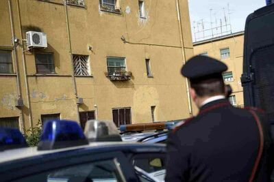  Frosinone, studente accoltellato fuori scuola: caccia all'aggressore