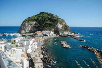  Si trova ad un passo da Roma ed è l’Isola più bella del mondo: stupenda anche con il freddo