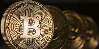  Bitcoin Sfonda i 44.000 dollari: Rivoluzione Finanziaria o Bolla Speculativa? 