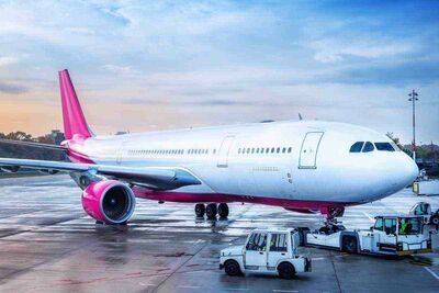  Acquista vecchio aereo di linea dismesso e si inventa un modo per fare tantissimi soldi | Allaguida 