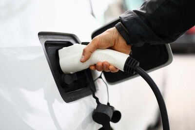  Passo indietro sulle Auto Elettriche: il colosso cinese lancia l’allarme con i nuovi motori in arrivo | Allaguida 